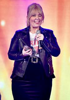 13.01.2019, xlakx, Musik , smago! AWARD emspor, v.l.Maite Kelly mit Zunge raus vor Freude fuer den Award bei der Verleihung des smago! Award im Mercure Hotel MOA. Berlin, 13.01.2019 Musik , smago! AWARD