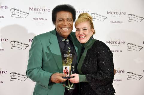 Roberto Blanco mit Ehefrau Luzandra bei der Verleihung des smago! Award 2019 im Mercure Hotel MOA. Berlin, 13.01.2019