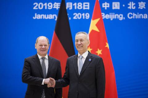 News Bilder des Tages Bundesfinanzminister Olaf Scholz (L), SPD, trifft Liu He (R), Stellvertretender Ministerpraesident von China, in Beijing, 18.01.2019. Minister Scholz reist nach Beijing fuer die Teilnahme am deutsch-chinesischen Finanzdialog. Beijing China Copyright: xFlorianxGaertnerx