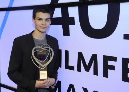 Das 40. Max Ophüls Filmfestival endet am Samstag (19.01.2019) mit der großen Preisverleihung im Saarbrücker E-Werk. Im Bild: Simon Frühwirth erhält den Preis als bester Nachwuchsschauspieler für seine Rolle in Neverland .