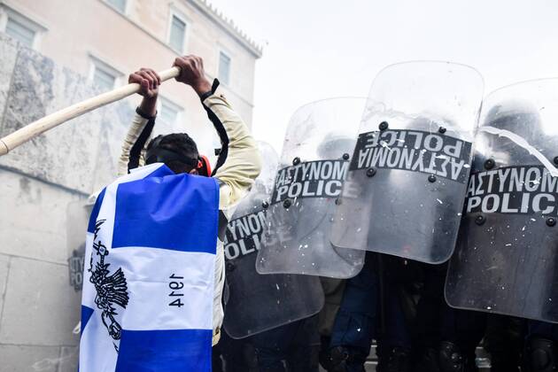 News Themen der Woche KW03 January 20, 2019 - Athens, Greece - Demonstrators clash with riot police during a rally outside of the Greek parliament.. Thousands Greeks protest against Macedonia name deal at Syntagma square in central Athens. Athens Greece - ZUMAe114 20190120_zaa_e114_012 Copyright: xEurokinissix