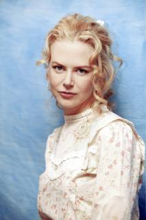 OSCARS. Beste Hauptdarstellerin. Preisträgerinnen 2001-2010 September 7, 2003 - Hollywood, California, U.S. - NICOLE KIDMAN promotes The Human Stain at Toronto Film Festival. Nicole Mary Kidman, AC (born 20 June 1967 Honolulu, Hawaii, U.S.) is an Australian actress and film producer. Kidman s breakthrough roles were in the 1989 feature film thriller Dead Calm and television thriller miniseries Bangkok Hilton. Appearing in several films in the early 1990s, she came to worldwide recognition for her performances in the stock-car racing film Days of Thunder (1990), the romance-drama Far and Away (1992), and the hero film Batman Forever (1995). Other successful films followed in the late 1990s. Her performance in the musical Moulin Rouge! (2001) earned her a second Golden Globe Award for Best Actress Motion Picture Comedy or Musical and her first nomination for the Academy Award for Best Actress. Kid - ZUMAg203 20030907_zap_g203_016 Copyright: xArmandoxGallox