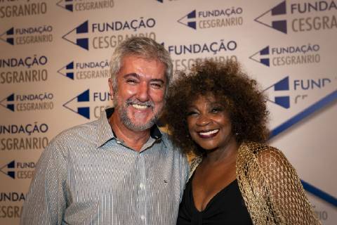 Premio Cesgranrio de Teatro Verleihung in Rio de Janeiro RIO DE JANEIRO, RJ - 21.01.2019: PRÊMIO CESGRANRIO DE TEATRO 2019 - Paulo Maia and Zezé Motta, during the CESGRANRIO 2019 Theater Prize, held this Monday (21) at the Copacabana Palace, in Rio de Janeiro, RJ. x1668339x  AndréxHorta
