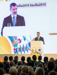 Spain s King Felipe VI delivers a speech during act in the framework of the 2 Global Forum of Local Governments at Palacio de Congresos y Exposiciones (FIBES) in Seville, Andalusia, Spain, 25 January 2019. The event counts on the support of UN and it will gather leaders of local goverments around the world and runs from 24 to 26 January 2019. 2 Global Forum of Local Governments in Seville !ACHTUNG: NUR REDAKTIONELLE NUTZUNG! Copyright: xJulioxMunozx GRAFAND2535 20190125-636840319247310136