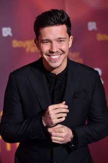 Nico SANTOS (Singersongwriter), Einzelbild,angeschnittenes Einzelmotiv,Halbfigur,halbe Figur. Bayerischer Filmpreis 2018-Red Carpet,Roter Teppich,am 25.01.2019 im Prinzregententheater in Muenchen.