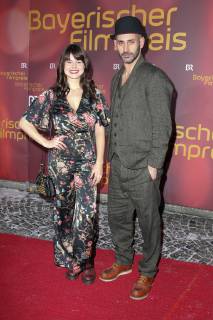 Eray Egilmez mit Begleitung, Verleihung des Bayerischen Filmpreis 2019 im Prinzrengententheater in Muenchen am 25.01.2018