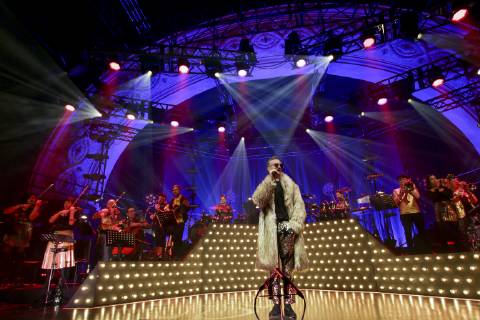 TV Moderator Jan Böhmermann und sein Rundfunk Tanzorchester Ehrenfeld beim Konzert am 25.01.2019 im Haus Auensee Leipzig Copyright: xVIADATAx xHolgerxJohnx , Leipzig Sachsen Deutschland