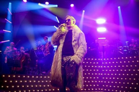 TV Moderator Jan Böhmermann und sein Rundfunk Tanzorchester Ehrenfeld beim Konzert am 25.01.2019 im Haus Auensee Leipzig Copyright: xVIADATAx xHolgerxJohnx , Leipzig Sachsen Deutschland