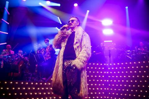 TV Moderator Jan Böhmermann und sein Rundfunk Tanzorchester Ehrenfeld beim Konzert am 25.01.2019 im Haus Auensee Leipzig Copyright: xVIADATAx xHolgerxJohnx , Leipzig Sachsen Deutschland