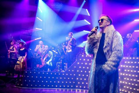 TV Moderator Jan Böhmermann und sein Rundfunk Tanzorchester Ehrenfeld beim Konzert am 25.01.2019 im Haus Auensee Leipzig Copyright: xVIADATAx xHolgerxJohnx , Leipzig Sachsen Deutschland