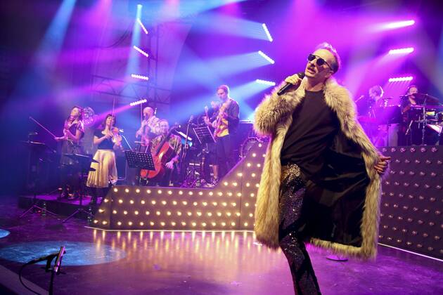 TV Moderator Jan Böhmermann und sein Rundfunk Tanzorchester Ehrenfeld beim Konzert am 25.01.2019 im Haus Auensee Leipzig Copyright: xVIADATAx xHolgerxJohnx , Leipzig Sachsen Deutschland