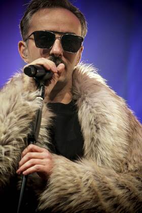 TV Moderator Jan Böhmermann und sein Rundfunk Tanzorchester Ehrenfeld beim Konzert am 25.01.2019 im Haus Auensee Leipzig Copyright: xVIADATAx xHolgerxJohnx , Leipzig Sachsen Deutschland