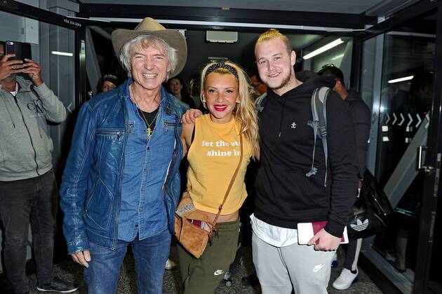 Entertainment Themen der Woche Entertainment Bilder des Tages RTL - Dschungelcamp 2019. Peter Orloff , Evelyn Burdecki und Felix van Deventer anläßlich der Ankunft der Kandidaten der RTL - Sendung Ich bin ein Star - holt mich hier raus vom Dschungel-Camp 2019 am 29.01.2019 auf dem Flughafen Frankfurt Main. 20190129MWI353