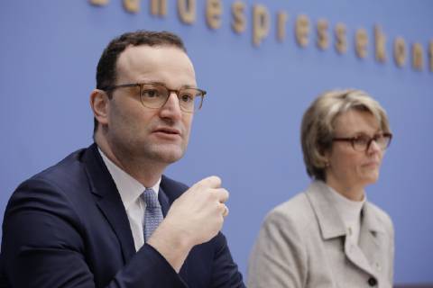 Bundesminister für Gesundheit Jens Spahn, Bundesministerin für Bildung und Forschung Anja Karliczek, Deutschland, Berlin, Bundespressekonferenz, Thema: Nationale Dekade gegen Krebs, 29.01.2019