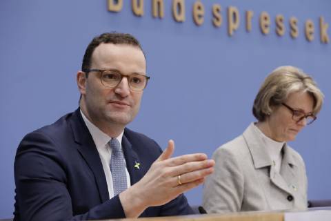 Bundesminister für Gesundheit Jens Spahn, Bundesministerin für Bildung und Forschung Anja Karliczek, Deutschland, Berlin, Bundespressekonferenz, Thema: Nationale Dekade gegen Krebs, 29.01.2019
