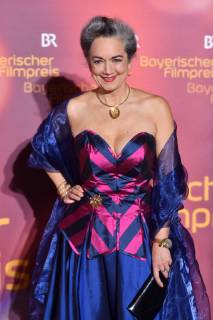 Irina Wanka (Schauspielerin), Einzelbild,angeschnittenes Einzelmotiv,Halbfigur,halbe Figur. Bayerischer Filmpreis 2018-Red Carpet,Roter Teppich,am 25.01.2019 im Prinzregententheater in Muenchen.