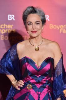 Irina Wanka (Schauspielerin), Einzelbild,angeschnittenes Einzelmotiv,Halbfigur,halbe Figur. Bayerischer Filmpreis 2018-Red Carpet,Roter Teppich,am 25.01.2019 im Prinzregententheater in Muenchen.