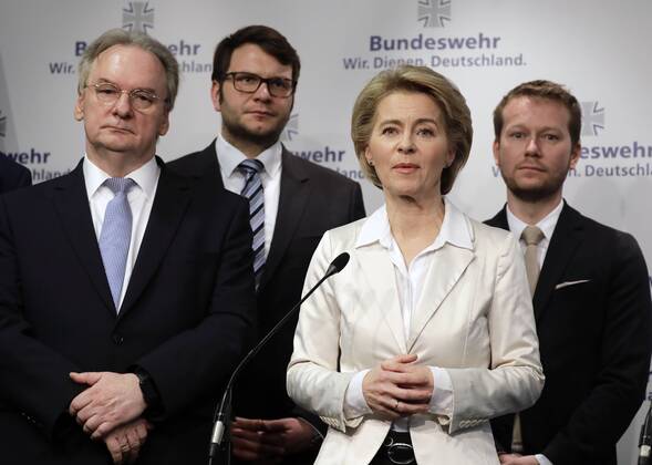 News Themen der Woche KW05 News Bilder des Tages Reiner Haseloff , Ministerpräsident des Landes Sachsen-Anhalt, Marian Wendt, CDU, Ursula von der Leyen, Bundesministerin der Verteidigung, Christoph Bernstiel, CDU, Deutschland, Berlin, BMI und BMVg geben Standort für neue Cyberagentur bekannt, 31.01.2019