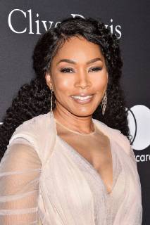 Angela Bassett bei der Ankunft zur Clive Davis GRAMMY Gala am 9.02.2019 in Los Angeles The Recording Academy & Clive Davis 2019 GRAMMY Gala in Beverly Hills, Los Angeles