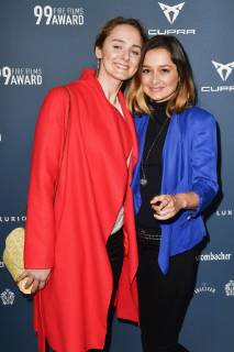 Anne-Catrin Wahls (ehemals Märzke) und Sarah Alles beim 99Fire Films Award während der Berlinale 2019 im Umspannwerk Alexanderplatz. Berlin, 14.02.2019