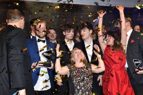 Die Jury mit den Preisträgern beim 99Fire Films Award während der Berlinale 2019 im Umspannwerk Alexanderplatz. Berlin, 14.02.2019