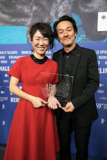 Regisseurin Hikari mit dem CICAE Art Cinema Award für den Film 37 SECONDS anlässlich der Preisverleihung der 69. Internationalen Filmfestspiele Berlin snapshot-photography xSeeliger