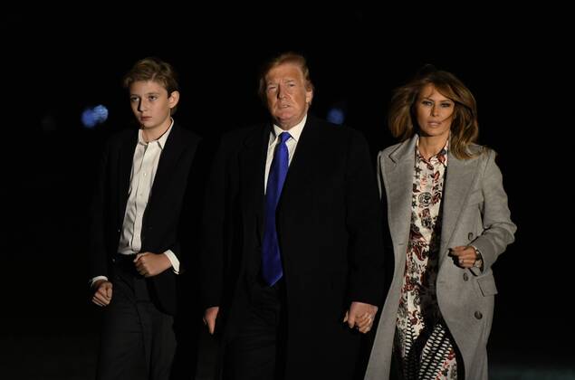 News Themen der Woche KW08 News Bilder des Tages U.S. President Donald Trump, first lady Melania Trump and Barron Trump arrive back at the White House February 18, 2019, in Washington, DC.  WAX20190218201 OLIVIERxDOULIERY