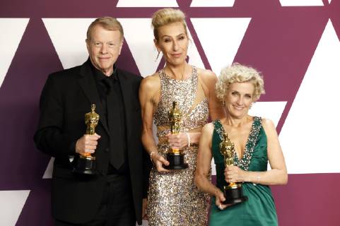 Greg Cannom, Kate Biscoe und Patricia Dehaney mit dem Oscar für das Beste Make-up und beste Frisuren in Vice - Der zweite Mann im Press Room der Oscar Verleihung 2019 91st Annual Academy Awards im Hollywood & Highland Center. Los Angeles, 24.02.2019