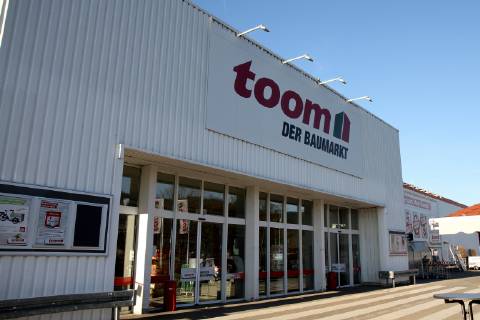 Freiburg Themenbild - Toom Baumarkt, Baustoffmarkt in Freiburg Themenbild - Toom Baumarkt, Baustoffmarkt in Freiburg Freiburg 24.02.2019 Toom, Werbeschild, Logo, Schriftzug, Reklame, Tag, Aussenaufnahme Featurebild, Symbolbild, Themenbild Copyright: xEIBNER DanielxFleigx EP_DFG