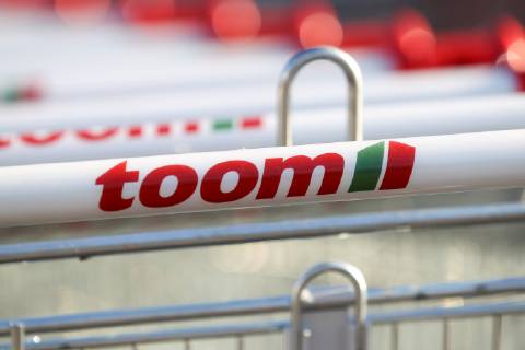 Freiburg Themenbild - Toom Baumarkt, Baustoffmarkt in Freiburg Themenbild - Toom Baumarkt, Baustoffmarkt in Freiburg Freiburg 24.02.2019 Einkaufswagen Toom, Werbeschild, Logo, Schriftzug, Reklame, Tag, Aussenaufnahme Featurebild, Symbolbild, Themenbild Copyright: xEIBNER DanielxFleigx EP_DFG