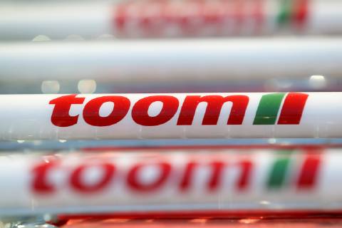 Freiburg Themenbild - Toom Baumarkt, Baustoffmarkt in Freiburg Themenbild - Toom Baumarkt, Baustoffmarkt in Freiburg Freiburg 24.02.2019 Einkaufswagen Toom, Werbeschild, Logo, Schriftzug, Reklame, Tag, Aussenaufnahme Featurebild, Symbolbild, Themenbild Copyright: xEIBNER DanielxFleigx EP_DFG