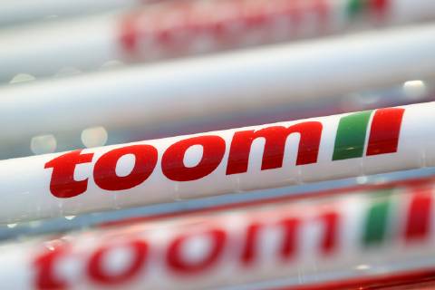 Freiburg Themenbild - Toom Baumarkt, Baustoffmarkt in Freiburg Themenbild - Toom Baumarkt, Baustoffmarkt in Freiburg Freiburg 24.02.2019 Einkaufswagen Toom, Werbeschild, Logo, Schriftzug, Reklame, Tag, Aussenaufnahme Featurebild, Symbolbild, Themenbild Copyright: xEIBNER DanielxFleigx EP_DFG
