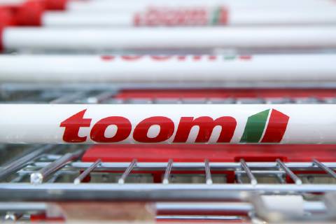 Freiburg Themenbild - Toom Baumarkt, Baustoffmarkt in Freiburg Themenbild - Toom Baumarkt, Baustoffmarkt in Freiburg Freiburg 24.02.2019 Einkaufswagen Toom, Werbeschild, Logo, Schriftzug, Reklame, Tag, Aussenaufnahme Featurebild, Symbolbild, Themenbild Copyright: xEIBNER DanielxFleigx EP_DFG
