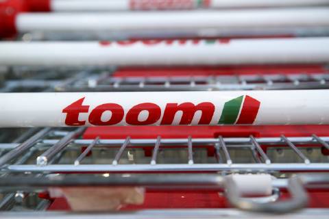 Freiburg Themenbild - Toom Baumarkt, Baustoffmarkt in Freiburg Themenbild - Toom Baumarkt, Baustoffmarkt in Freiburg Freiburg 24.02.2019 Einkaufswagen Toom, Werbeschild, Logo, Schriftzug, Reklame, Tag, Aussenaufnahme Featurebild, Symbolbild, Themenbild Copyright: xEIBNER DanielxFleigx EP_DFG