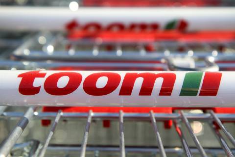 Freiburg Themenbild - Toom Baumarkt, Baustoffmarkt in Freiburg Themenbild - Toom Baumarkt, Baustoffmarkt in Freiburg Freiburg 24.02.2019 Einkaufswagen Toom, Werbeschild, Logo, Schriftzug, Reklame, Tag, Aussenaufnahme Featurebild, Symbolbild, Themenbild Copyright: xEIBNER DanielxFleigx EP_DFG