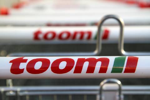 Freiburg Themenbild - Toom Baumarkt, Baustoffmarkt in Freiburg Themenbild - Toom Baumarkt, Baustoffmarkt in Freiburg Freiburg 24.02.2019 Einkaufswagen Toom, Werbeschild, Logo, Schriftzug, Reklame, Tag, Aussenaufnahme Featurebild, Symbolbild, Themenbild Copyright: xEIBNER DanielxFleigx EP_DFG