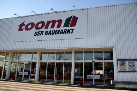 Freiburg Themenbild - Toom Baumarkt, Baustoffmarkt in Freiburg Themenbild - Toom Baumarkt, Baustoffmarkt in Freiburg Freiburg 24.02.2019 Toom, Werbeschild, Logo, Schriftzug, Reklame, Tag, Aussenaufnahme Featurebild, Symbolbild, Themenbild Copyright: xEIBNER DanielxFleigx EP_DFG