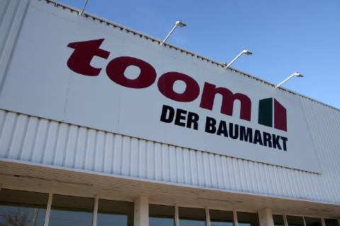 Freiburg Themenbild - Toom Baumarkt, Baustoffmarkt in Freiburg Themenbild - Toom Baumarkt, Baustoffmarkt in Freiburg Freiburg 24.02.2019 Toom, Werbeschild, Logo, Schriftzug, Reklame, Tag, Aussenaufnahme Featurebild, Symbolbild, Themenbild Copyright: xEIBNER DanielxFleigx EP_DFG