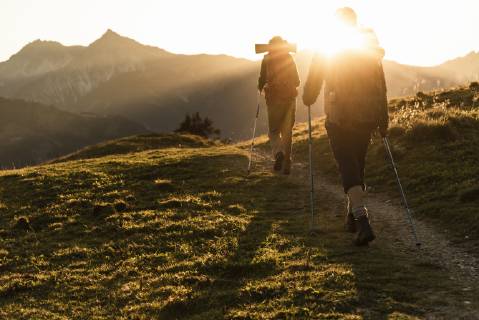 Couple hiking in the Austrian mountains model released Symbolfoto UUF16035