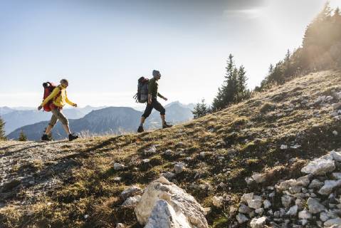 Couple hiking in the Austrian mountains model released Symbolfoto UUF15987