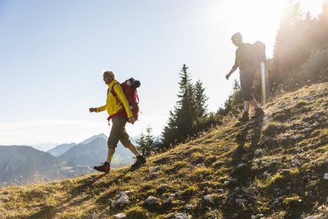 Couple hiking in the Austrian mountains model released Symbolfoto UUF15989