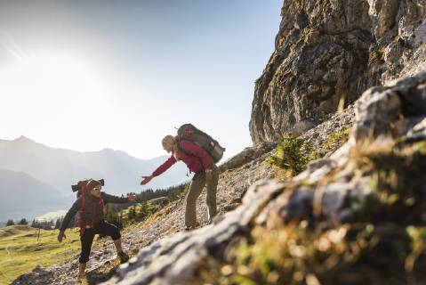 Couple hiking in the Austrian mountains model released Symbolfoto UUF15994