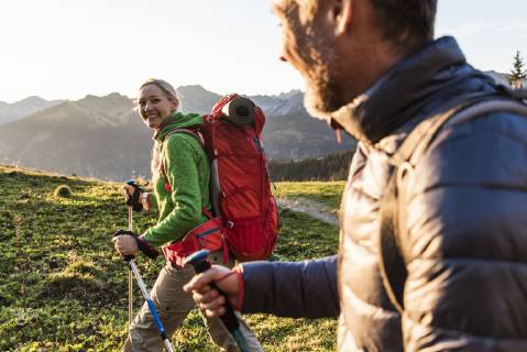 Couple hiking in the Austrian mountains model released Symbolfoto UUF16030