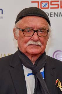 14. Steiger Award am 16.03.2019 im Casino der Zeche Zollverein in Essen Hans Werner Geißendörfer ( Regissuer ) bekommt den Sonderpreis beim Steiger Award 2019 verliehen