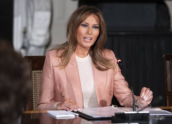 Entertainment Themen der Woche KW12 Entertainment Bilder des Tages March 18, 2019 - Washington, District of Columbia, U.S. - First lady Melania Trump hosts a meeting of the Interagency Working Group on Youth Programs in the State Dining Room of the White House in Washington, DC on Monday, March 18, 2019. The group was originally established under former United States President George W. Bush and is part of an effort to align the First Lady s Be Best initiative with the working group. .Credit: CNP Washington U.S. - ZUMAs152 20190318_zaa_s152_003 Copyright: xRonxSachsx