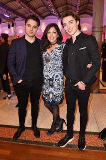 Alice Brauner mit ihren Söhnen Ben Zechbauer und David Zechbauer bei der Verleihung des 17. Deutschen Hörfilmpreises 2019 in der Hauptstadtrepräsentanz der Deutschen Telekom. Berlin, 19.03.2019