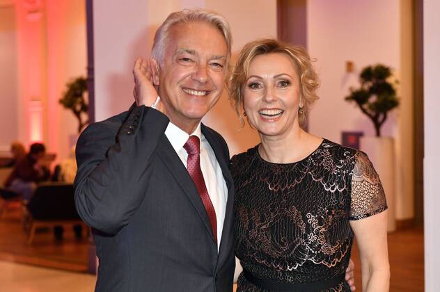 Christoph M. Ohrt mit Lebenspartnerin Dana Golombek bei der Verleihung des 17. Deutschen Hörfilmpreises 2019 in der Hauptstadtrepräsentanz der Deutschen Telekom. Berlin, 19.03.2019