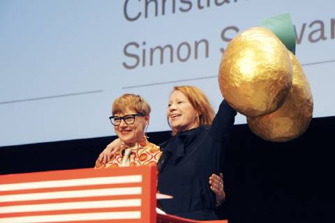 Ashley Hans Scheirl und Birgit Minichmayr bei der Verleihung des Großen Diagonale-Schauspielpreises 2019 für Verdienste um die österreichische Filmkultur beim Festival des österreichischen Films Diagonale im Orpheum. Graz, 19.03.2019