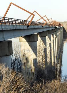 March 22, 2019 - Madrid, Iowa, U.S. - Originally a conduit for rail freight, but now a decomissioned railroad line, the High Trestle Trail Bridge is part of the 25-mile Trestle Trail path for bikers, hikers and horseback riders. The artistic, spiral steel frames springing up from the road bed are a nod to the shape of the timbers placed in former central Iowa coal mines. Madrid U.S. - ZUMAce6_ 20190322_zaf_ce6_005 Copyright: xBrianxCahnx