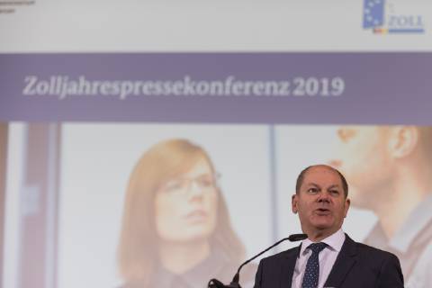 Bundesminister der Finanzen, Olaf Scholz von der Sozialdemokratischen Partei (SPD) spricht waehrend der Jahrespressekonferenz des Zoll am 25.03.2019 im Bundesministerium der Finanzen in Berlin, Deutschland. Auf der Pressekonferenz wird die Zoll-Jahresbilanz 2018 vorgestellt.